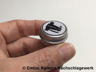©Emtus Kamera Nachschlagewerk Dose in der Hand ©Emtus Kamera Nachschlagewerk Dose in der Hand